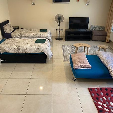 Studio Flat Gants Hill With Free Parking Redbridge Esterno foto