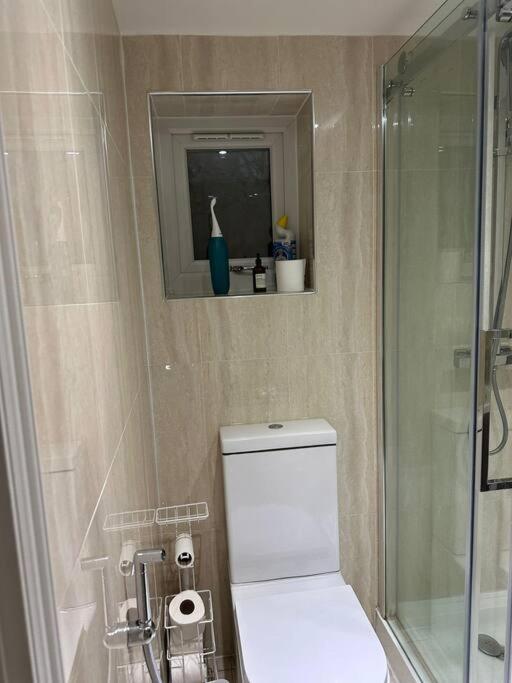 Studio Flat Gants Hill With Free Parking Redbridge Esterno foto