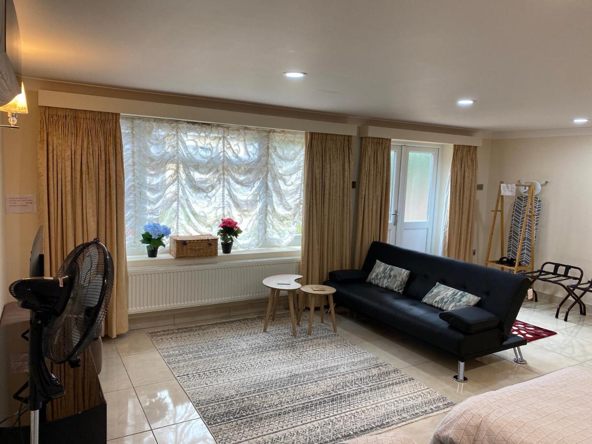 Studio Flat Gants Hill With Free Parking Redbridge Esterno foto