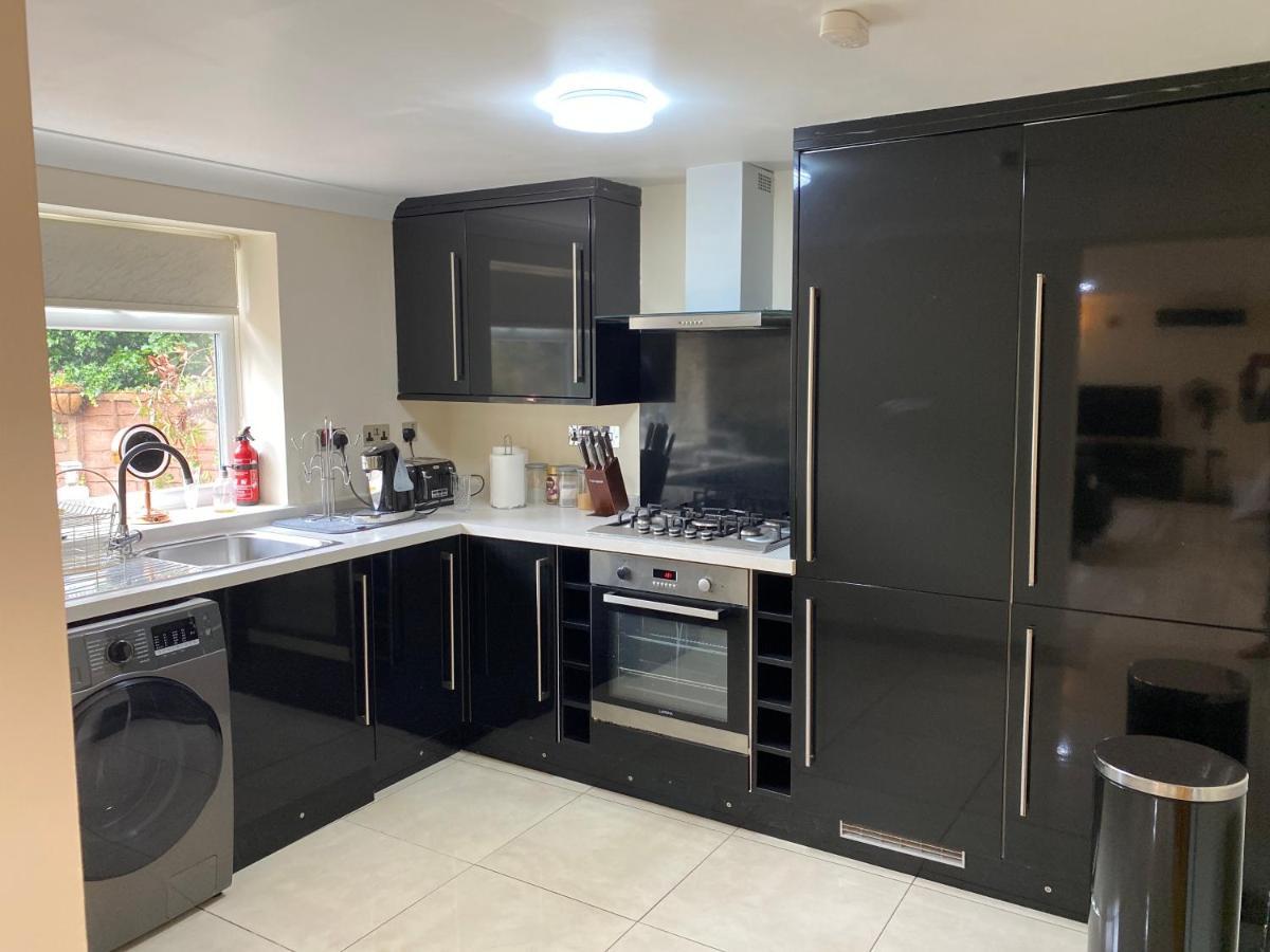 Studio Flat Gants Hill With Free Parking Redbridge Esterno foto