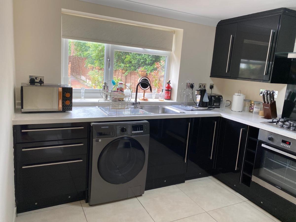Studio Flat Gants Hill With Free Parking Redbridge Esterno foto