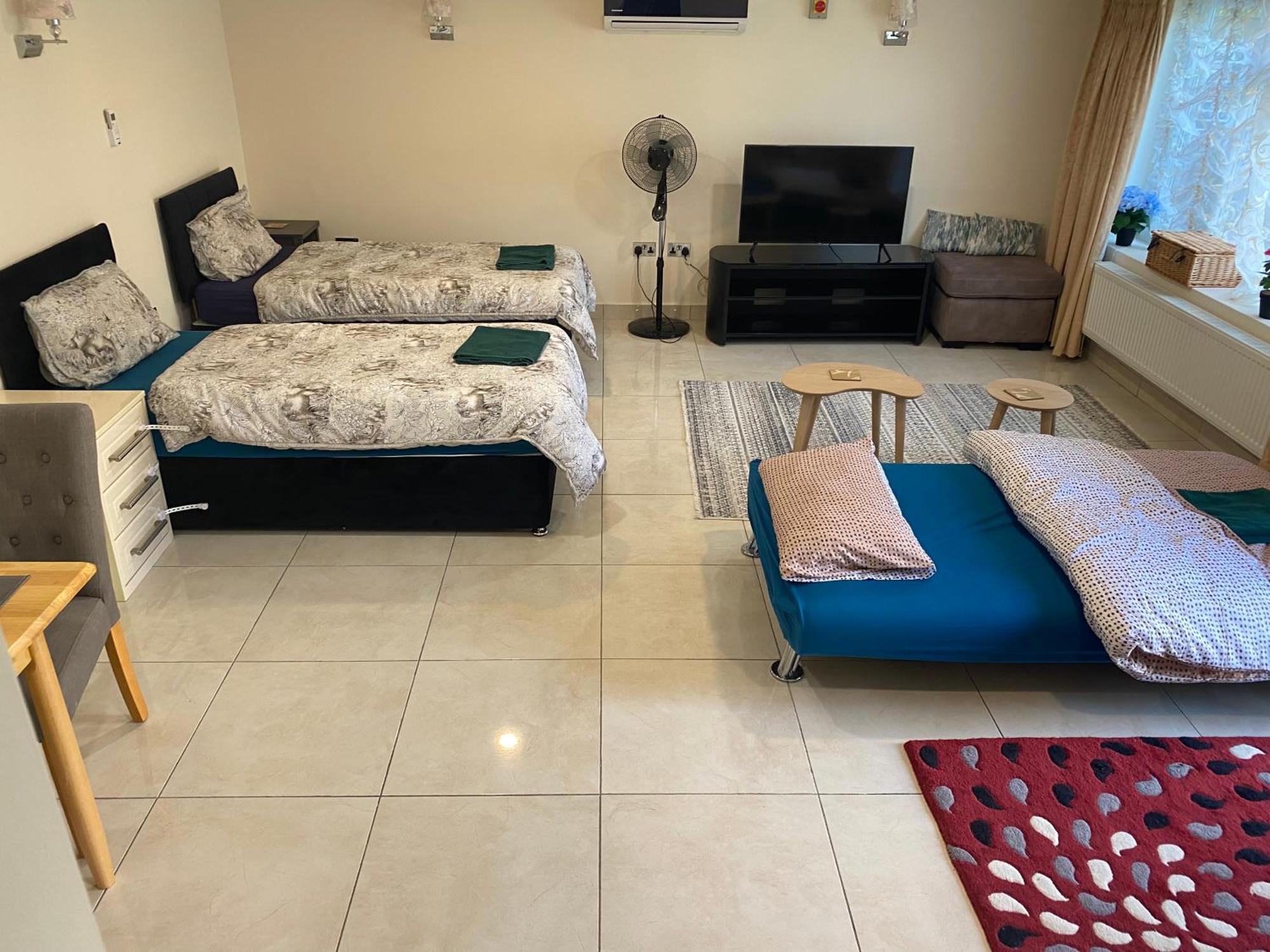Studio Flat Gants Hill With Free Parking Redbridge Esterno foto